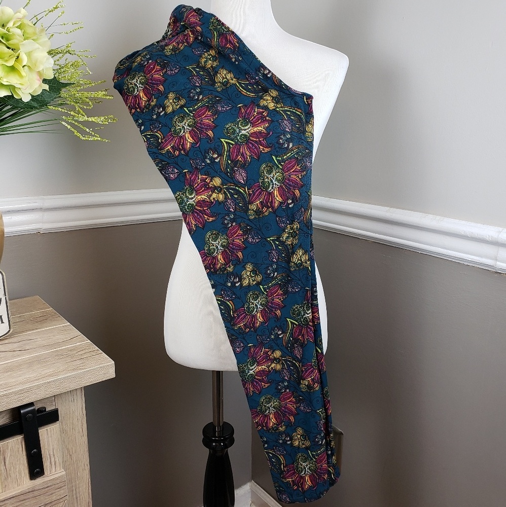 Lularoe Baroque Floral Tall and Curvy leggings